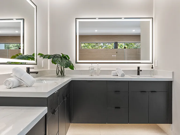Lux Grove Villa photo 32